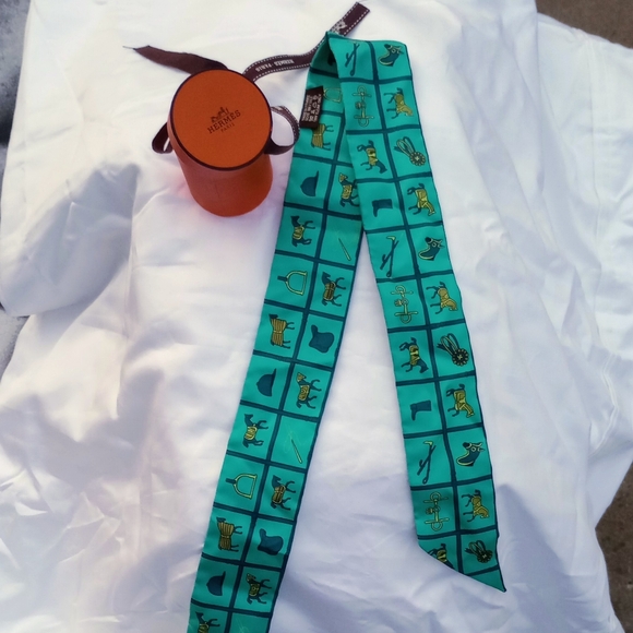 Chic Hermes Green Twilly Scarf  with Equestrian Print - Picture 8 of 8